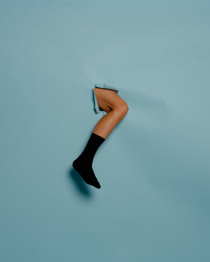 Abonera sokk på fot gjennom papir ankelsokk